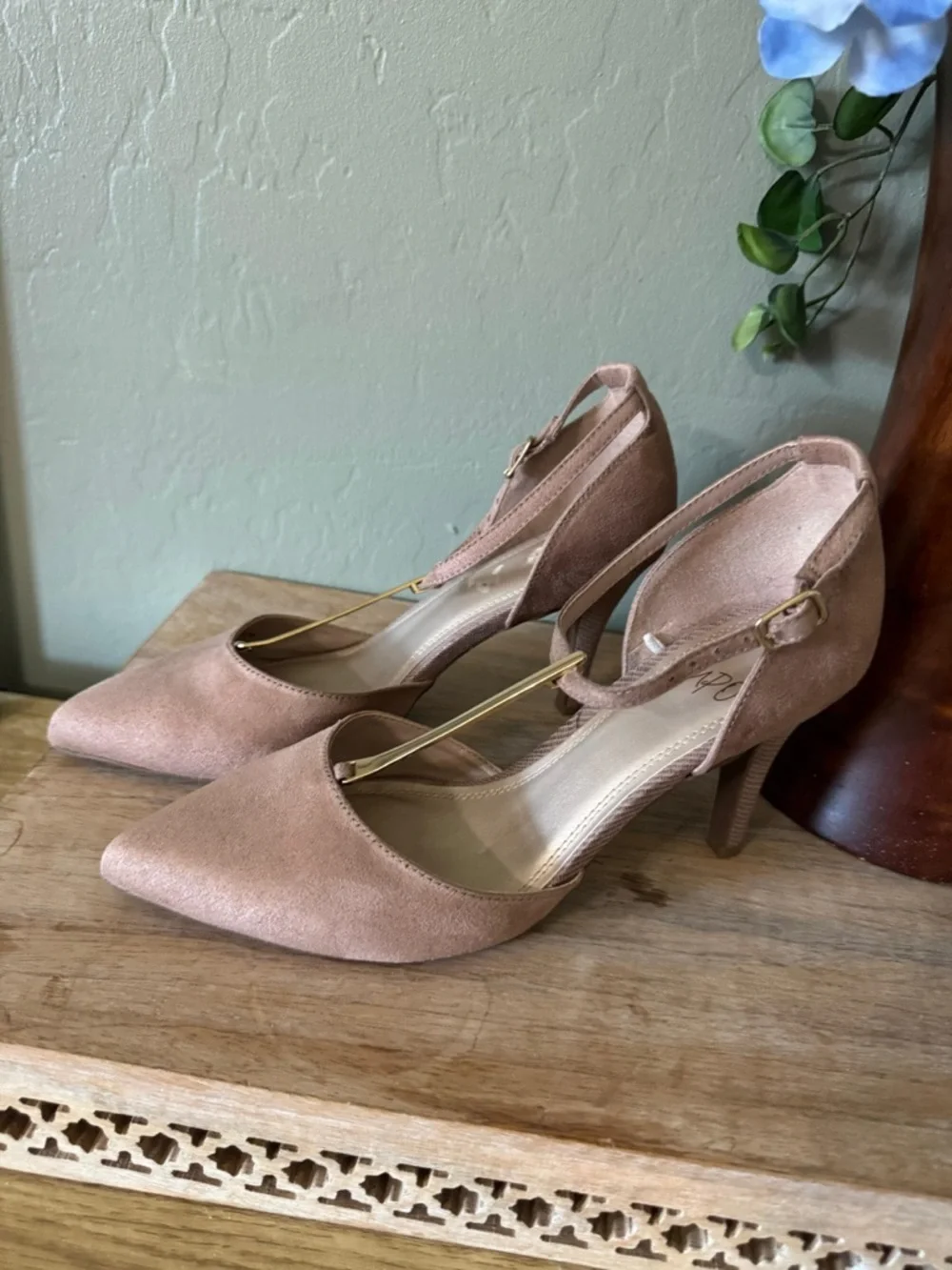 Impo Blush Pink T-Strap Heels Pointed Toe Elegant Pumps
